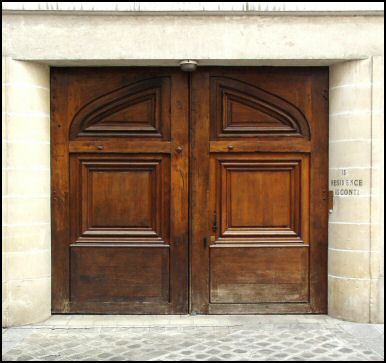 http://www.ruevisconti.com/ImmeubleNoParNo/13/Porte_13_rue_Visconti_today_t.jpg