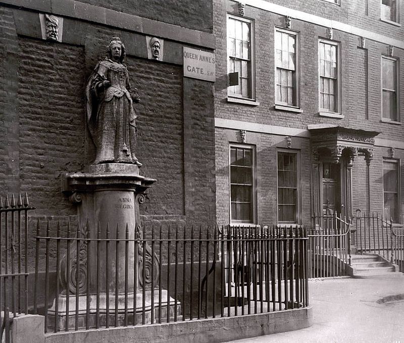 16queenannesgate1880