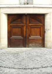 http://www.ruevisconti.com/ImmeubleNoParNo/13/Porte_du_13r.JPG