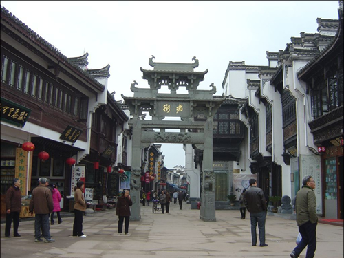 http://www.anhui.travel/en/images/upload/huangshan_tunxi_street_01(1).jpg